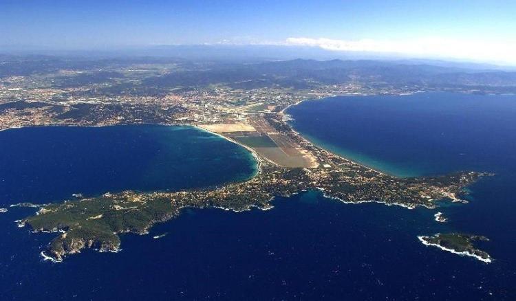 Spacieux Studio Sur Le Port De 耶尔 外观 照片