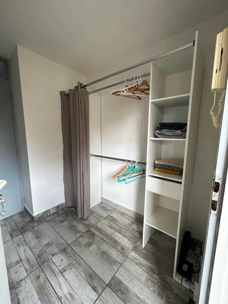 Spacieux Studio Sur Le Port De 耶尔 外观 照片